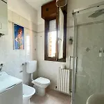 105 - Su Due Livelli In Zona Tranquilla Daire
