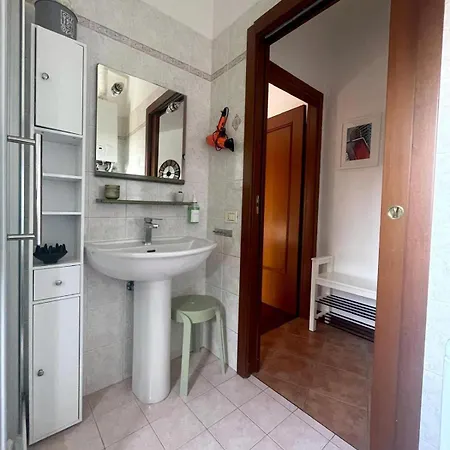 105 - Su Due Livelli In Zona Tranquilla Soliera