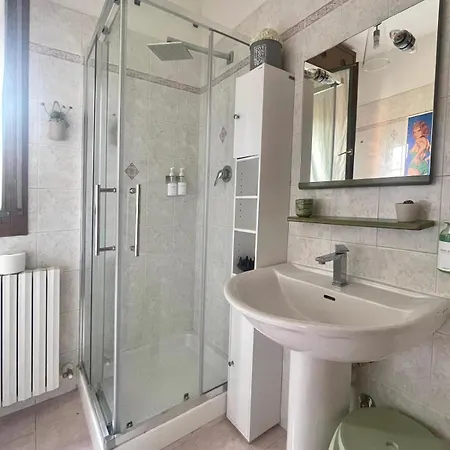 105 - Su Due Livelli In Zona Tranquilla Soliera