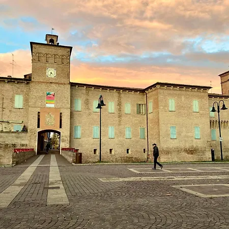 105 - Su Due Livelli In Zona Tranquilla Soliera