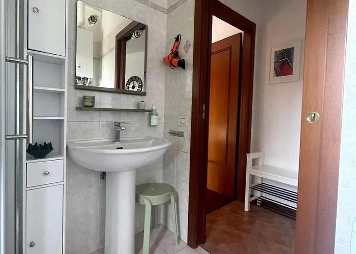 105 - Su Due Livelli In Zona Tranquilla Soliera