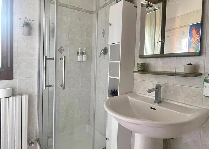 105 - Su Due Livelli In Zona Tranquilla Soliera